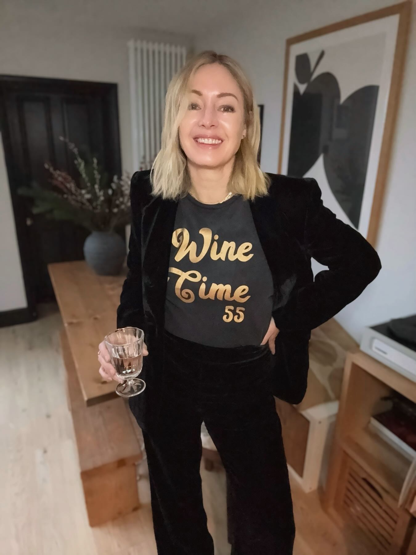Wine Time 55 T-Shirt Stone Wash Black Gold