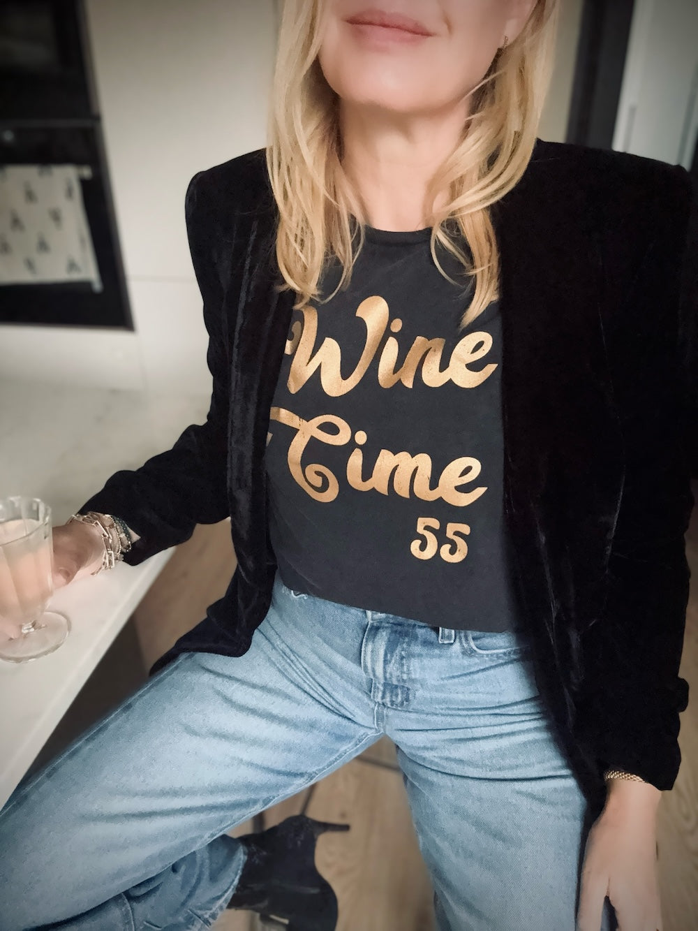 Wine Time 55 T-Shirt Stone Wash Black Gold