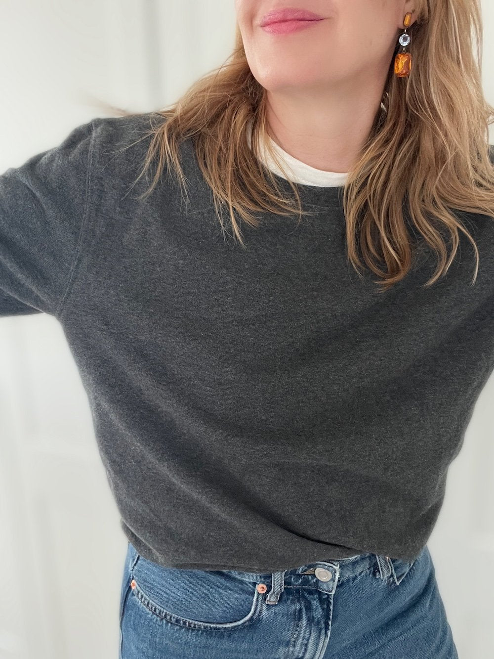 fine knit sweatshirt classic neck charcoal grey | fwp by rae