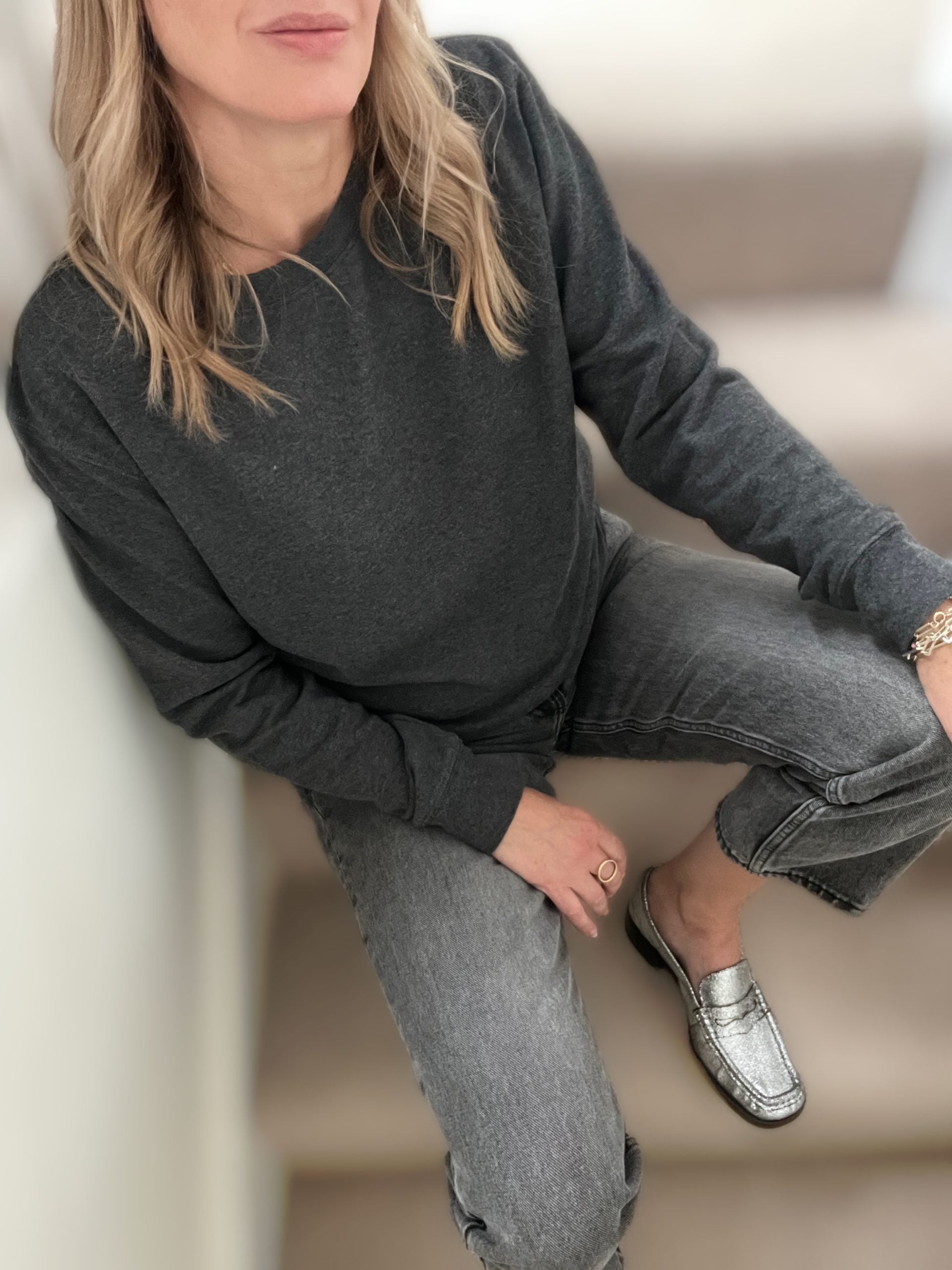 fine knit sweatshirt classic neck charcoal grey | fwp by rae