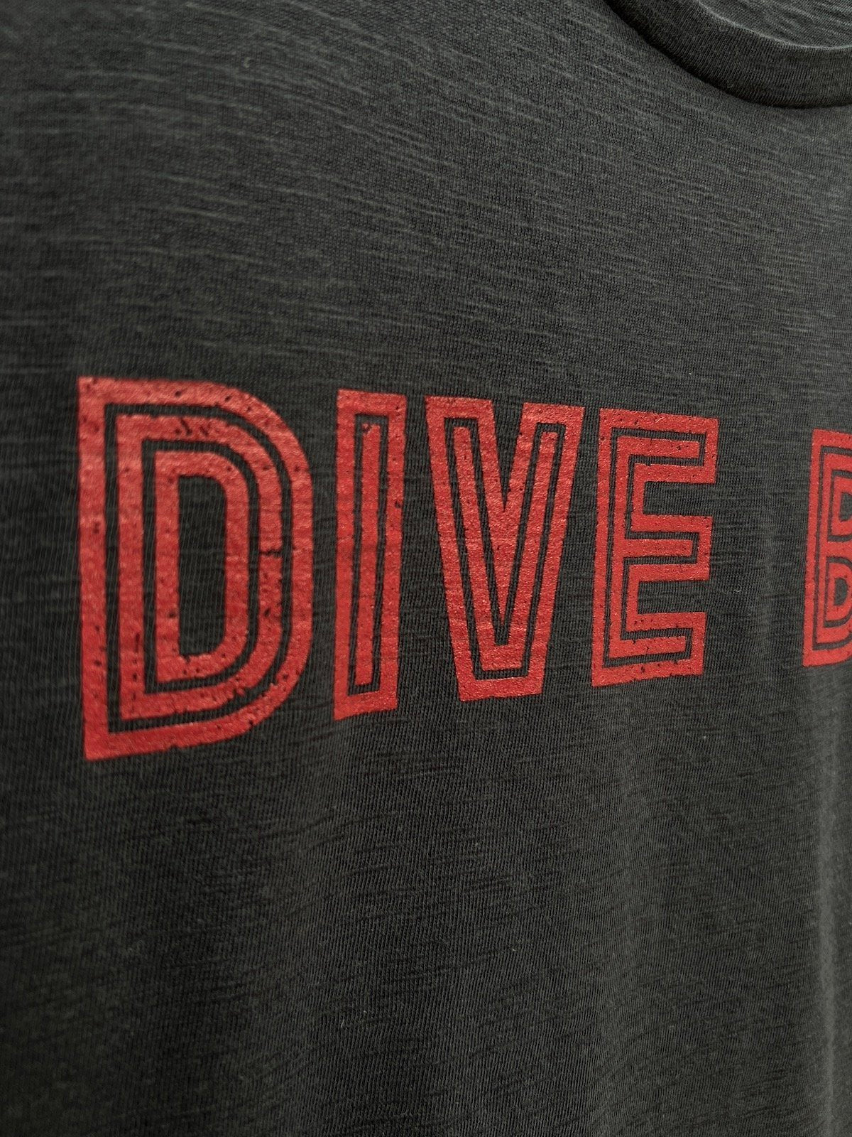 dive bar tee anthracite | fwp by rae | slogan tee