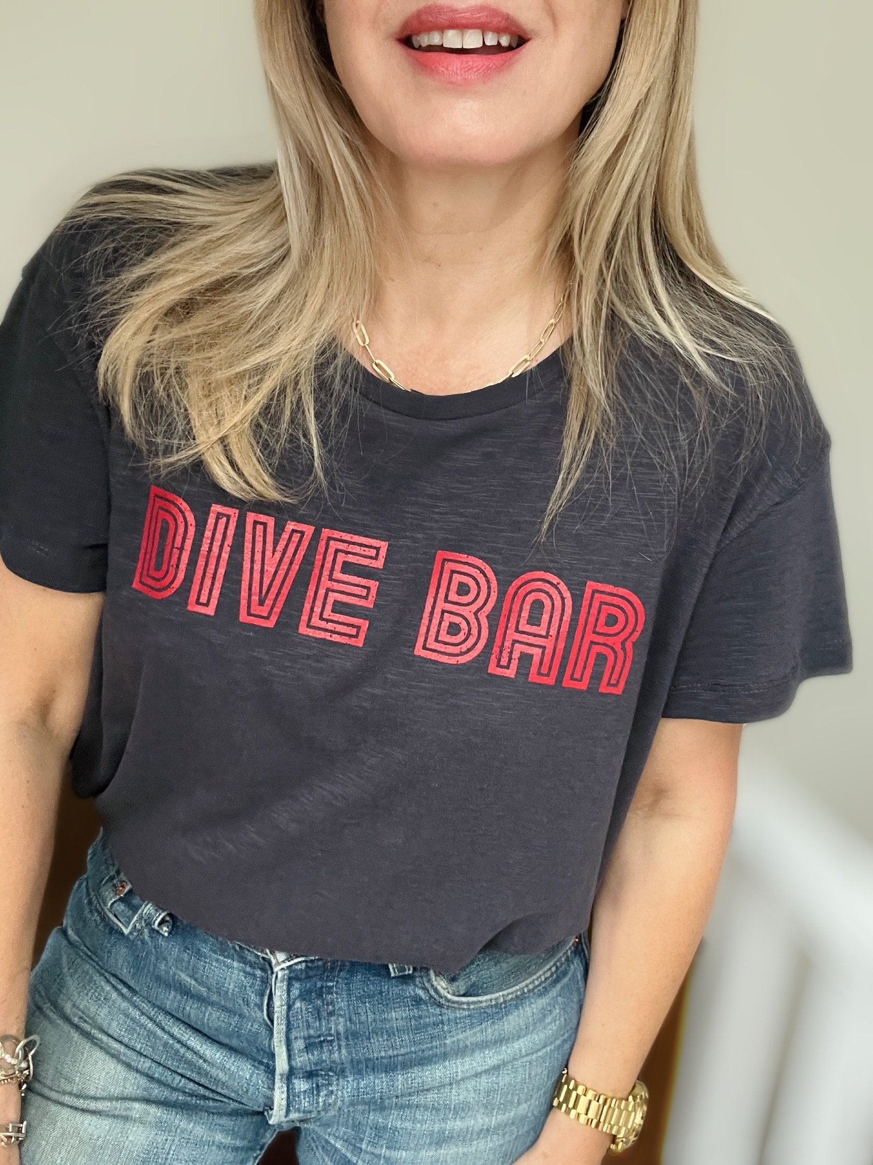 dive bar tee anthracite | fwp by rae | slogan tee