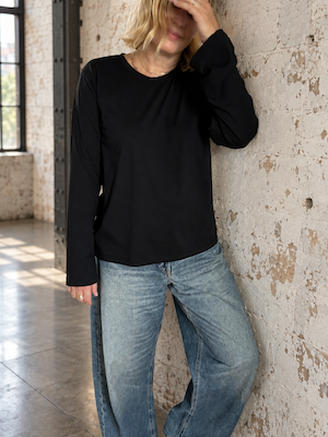organic cotton and modal blend long sleeve tee in black